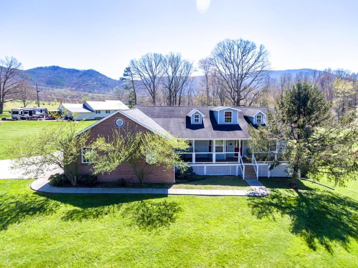 Bears Valley Inn - Less Than 15 Min To All Attractions - Great Location! - Peaceful, Children And Dog Friendly Retreat - Private Pool Club & Fishing Hole - Game Room With Tv セバービル エクステリア 写真