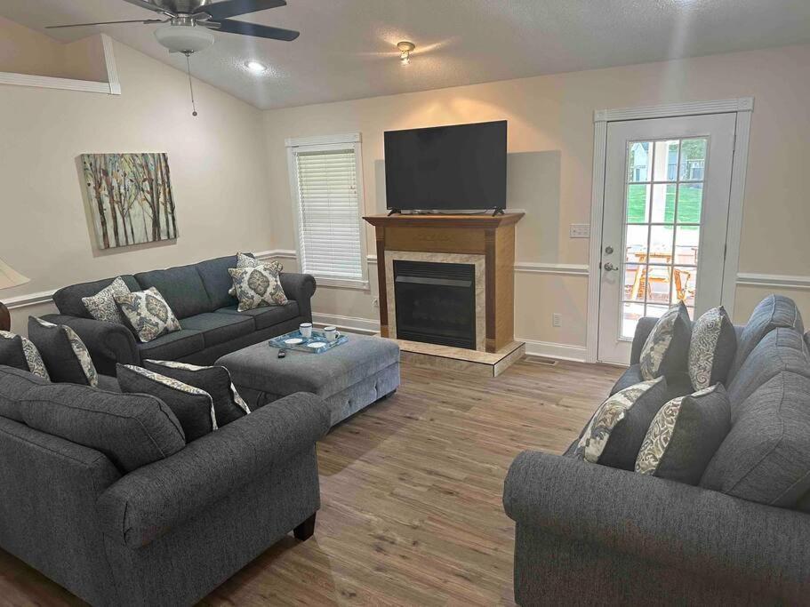 Bears Valley Inn - Less Than 15 Min To All Attractions - Great Location! - Peaceful, Children And Dog Friendly Retreat - Private Pool Club & Fishing Hole - Game Room With Tv セバービル エクステリア 写真