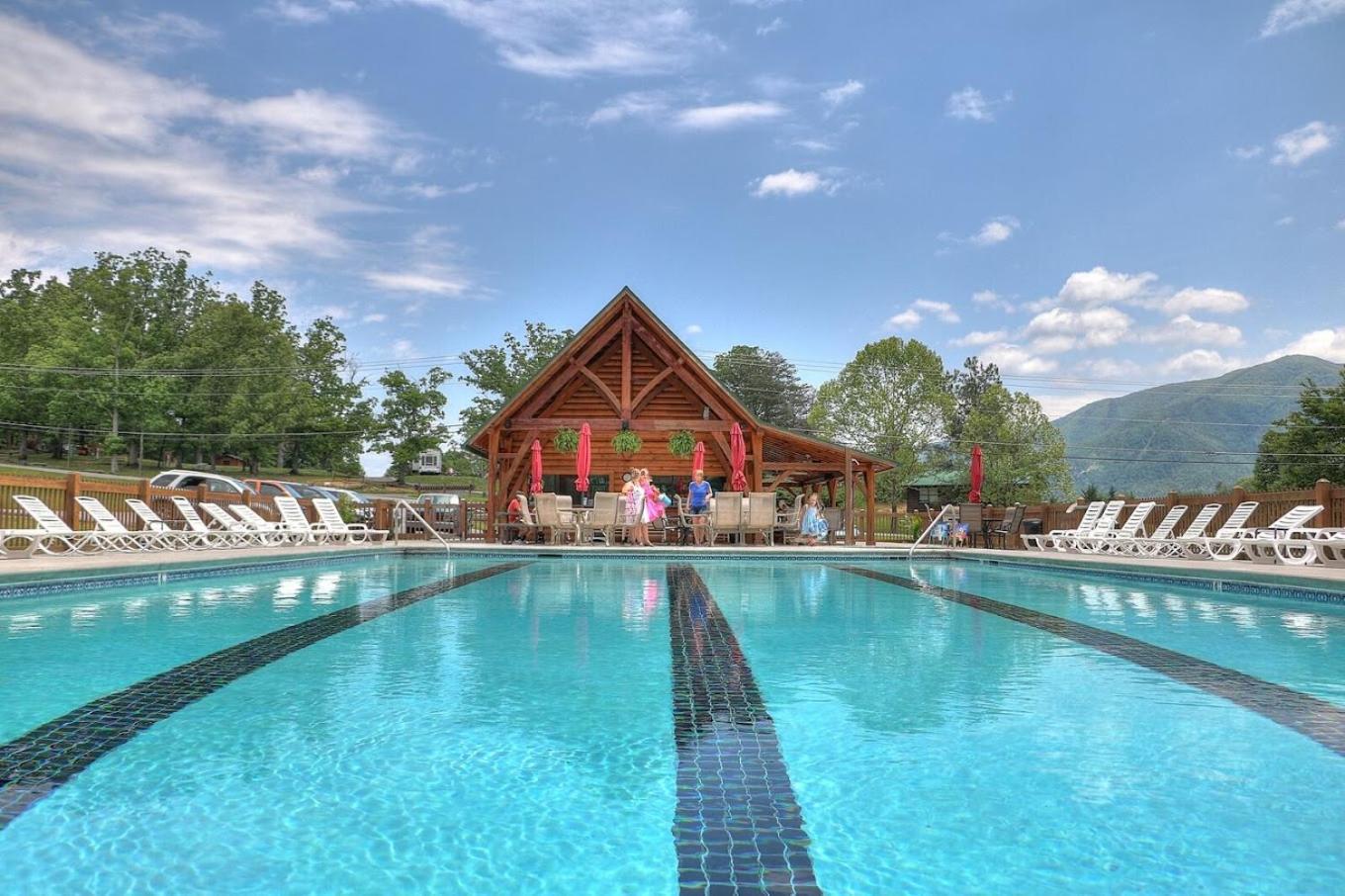 Bears Valley Inn - Less Than 15 Min To All Attractions - Great Location! - Peaceful, Children And Dog Friendly Retreat - Private Pool Club & Fishing Hole - Game Room With Tv セバービル エクステリア 写真